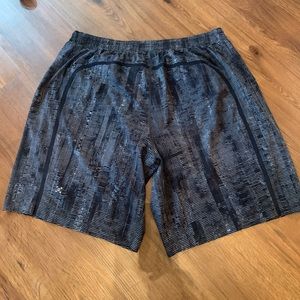 men’s lululemon pacebreaker short with liner (xl)